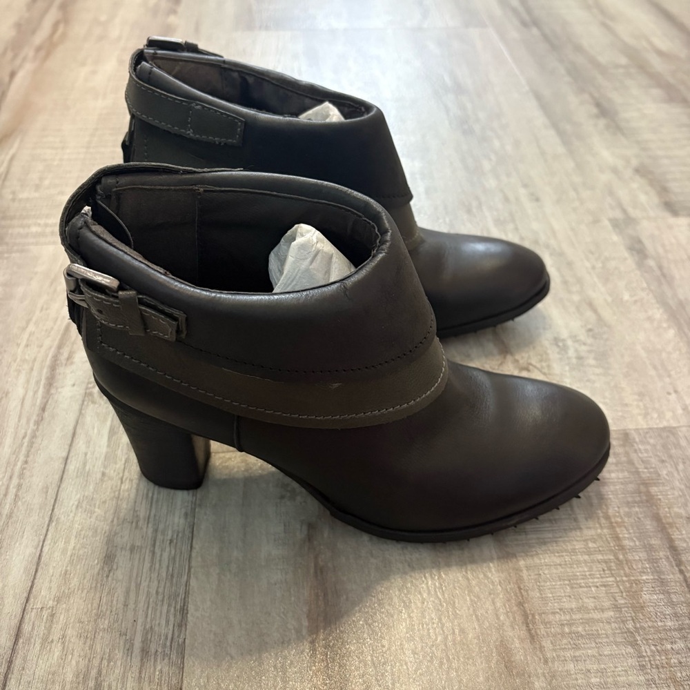 Eric Michael Gray Black Leather Heel Booties 39